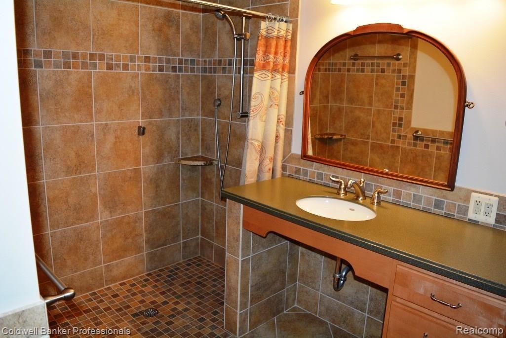 344 Fisher Road Grosse Pointe, MI 48230 - Photo 13 of 27 DSC_1934.JPG