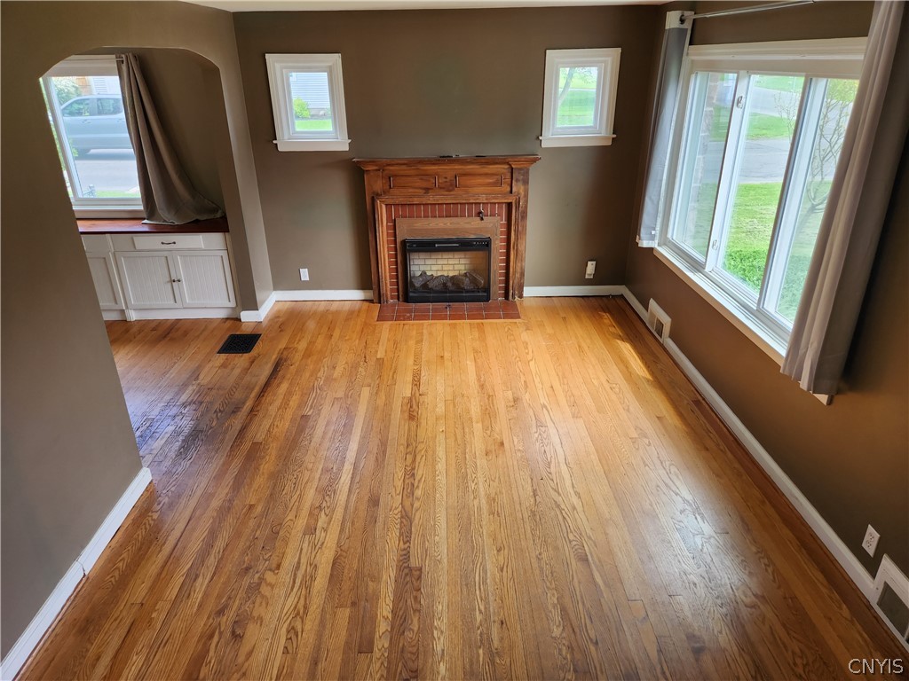 200 Windemere Road Syracuse, NY 13219 - Photo 4 of 29 Living Room