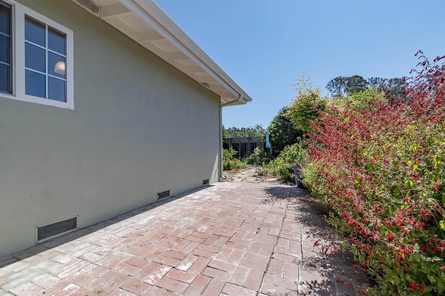 3350 Hardin Way Soquel, CA 95073 - Photo 35 of 45 a backyard of a house