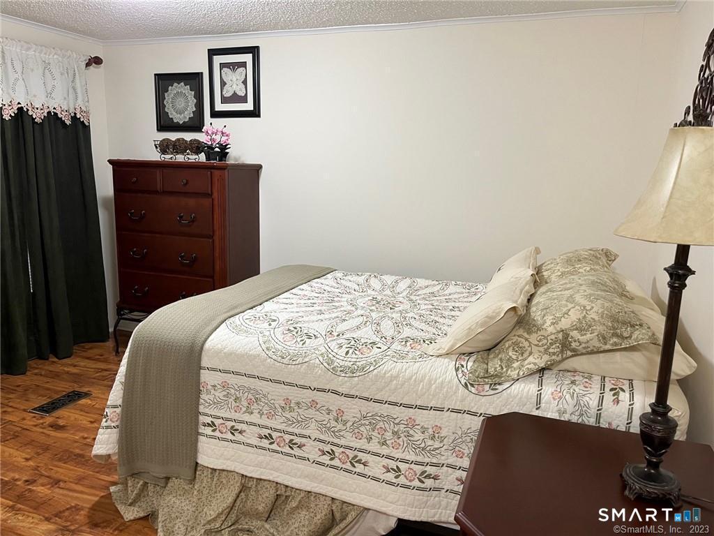 1070 Amity Road Bethany, CT 06524 - Photo 27 of 31