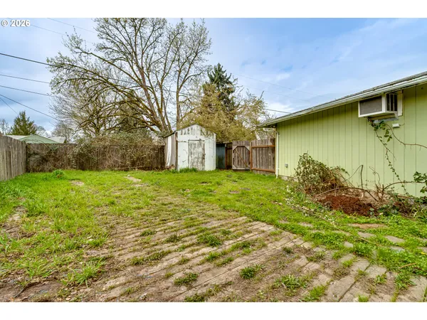 $250,000 | 445 Southwest Juniper Street, Junction City, OR 97448