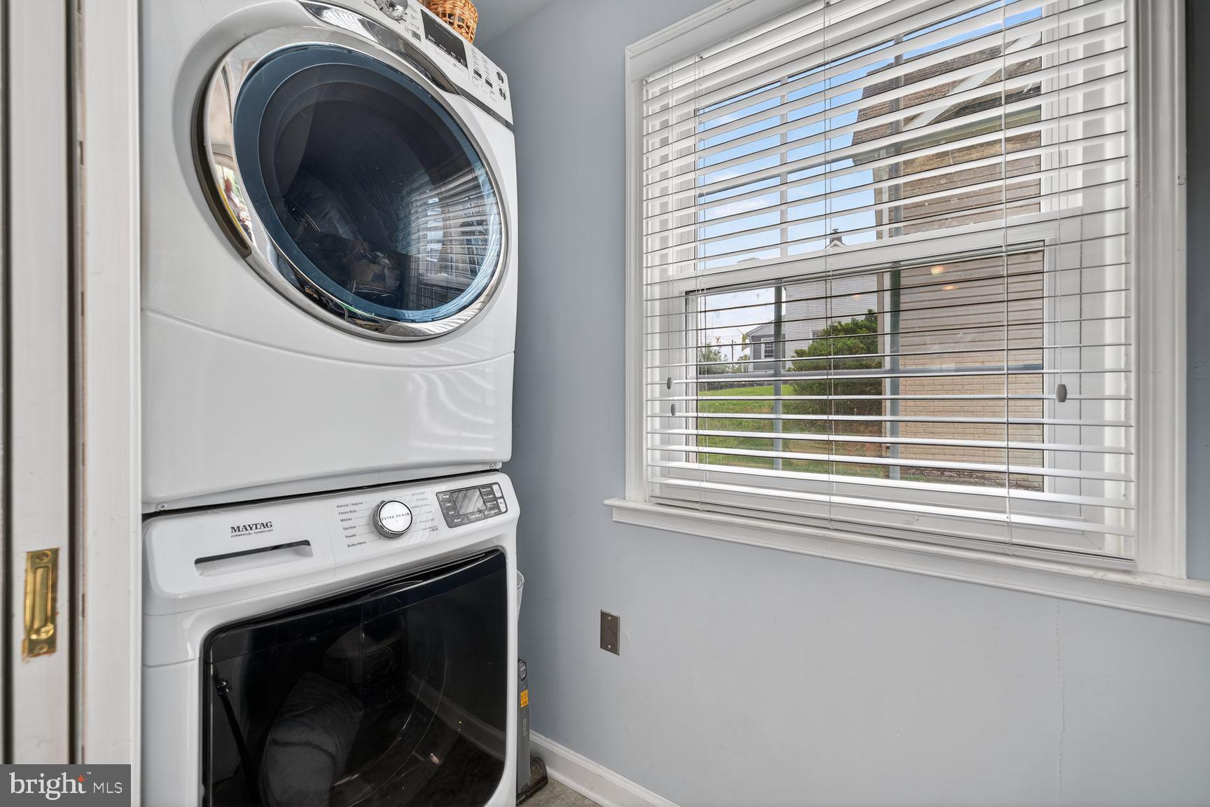1844 Pleasant View Road Adamstown, MD 21710 - Photo 13 of 29 a utility room with dryer and washer