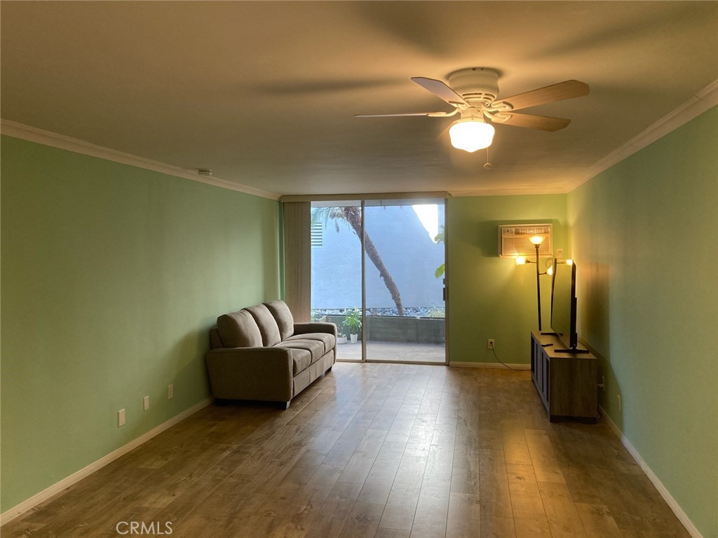 4545 Collwood Boulevard, Unit 19 San Diego, CA 92115 - Photo 15 of 20 a living room with couches and painted walls