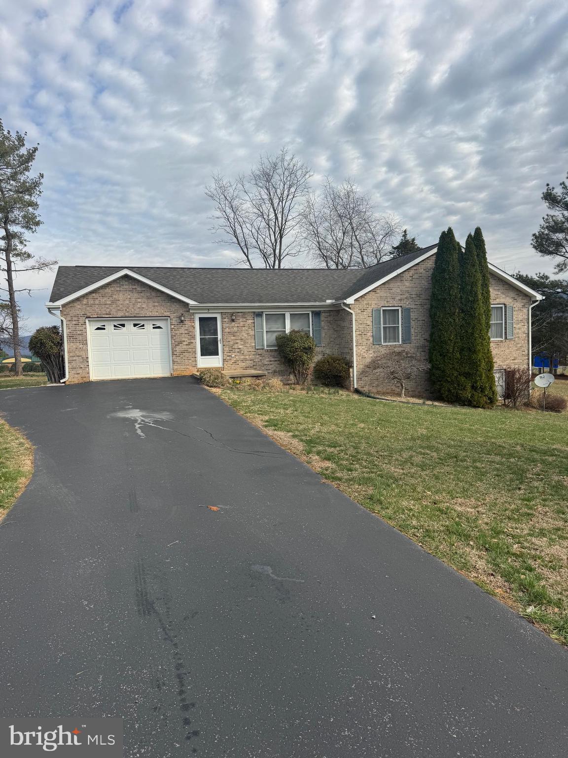 5 Hite Court Luray, VA 22835 - Photo 10 of 40 a front view of house with yard and green space