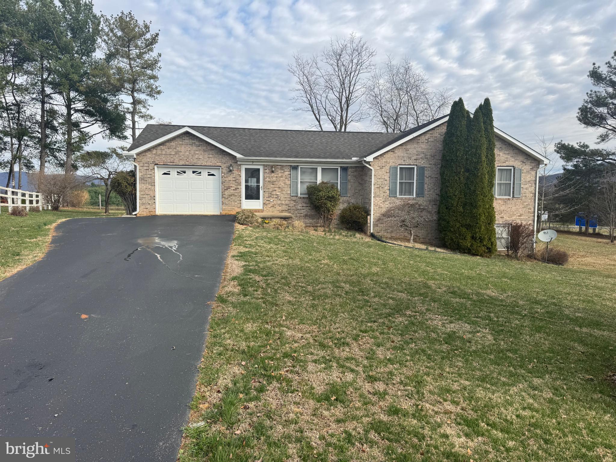 5 Hite Court Luray, VA 22835 - Photo 2 of 40 a front view of a house with a yard and garage