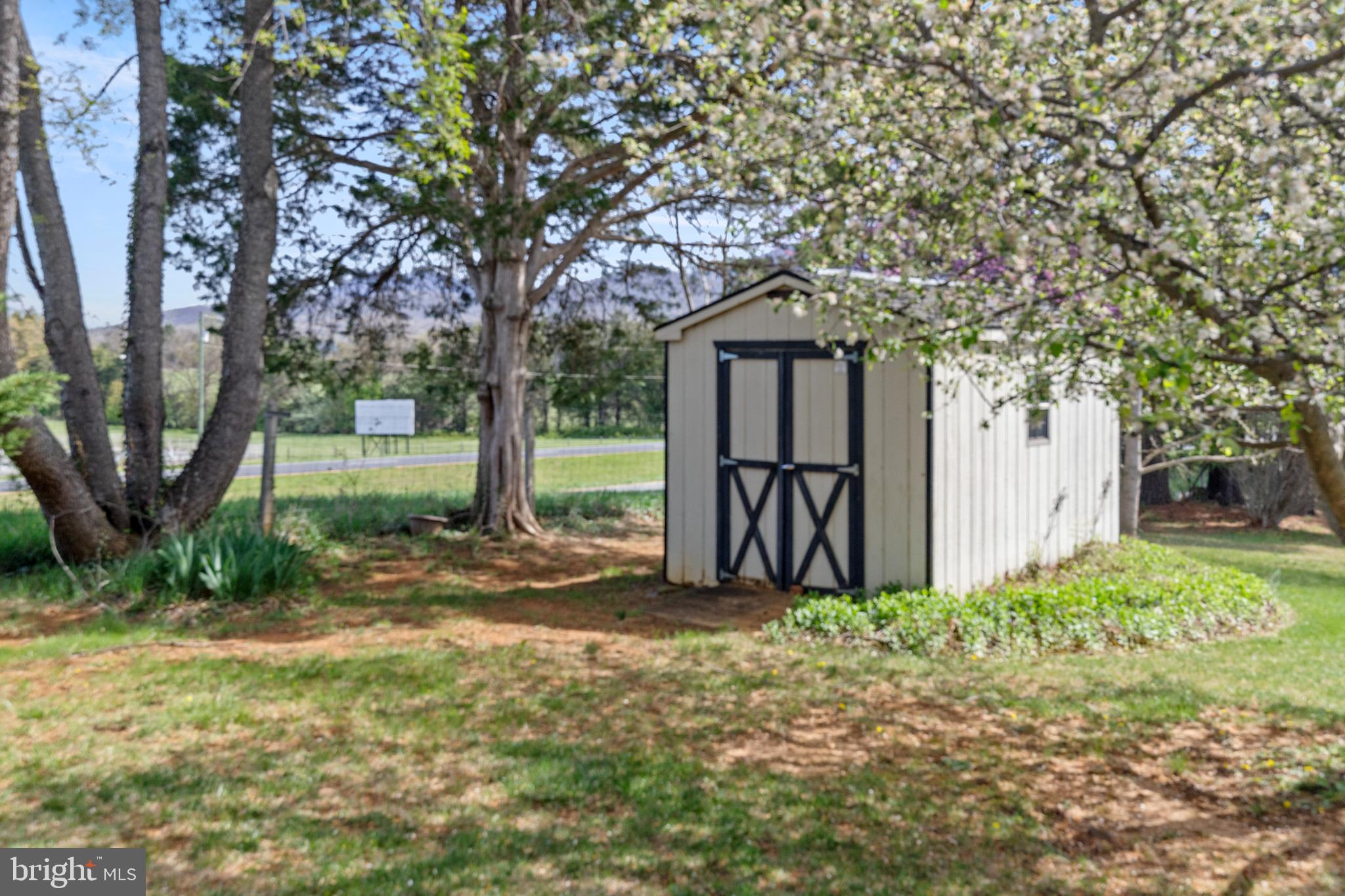 5 Hite Court Luray, VA 22835 - Photo 36 of 40 a front view of a house with garden