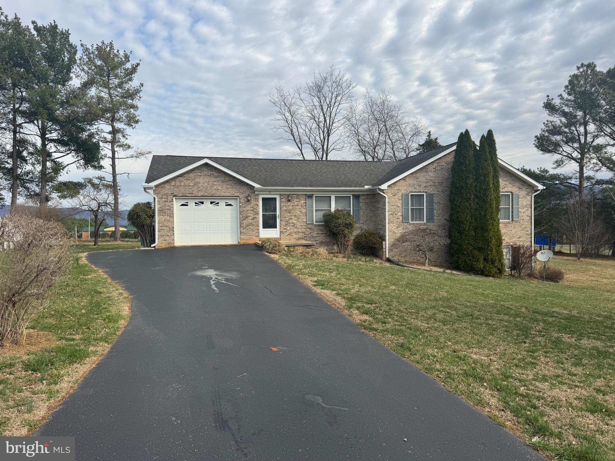 5 Hite Court Luray, VA 22835 - Photo 6 of 40 a front view of a house with a yard and garage