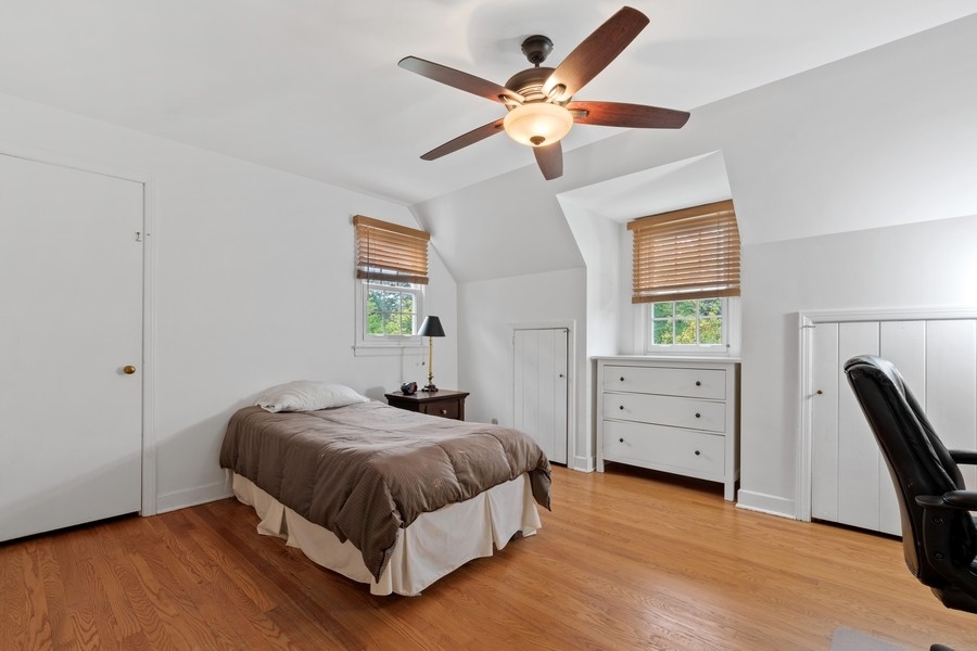 1806 Sunset Road Highland Park, IL 60035 - Photo 15 of 27 a bedroom with a bed and a dresser
