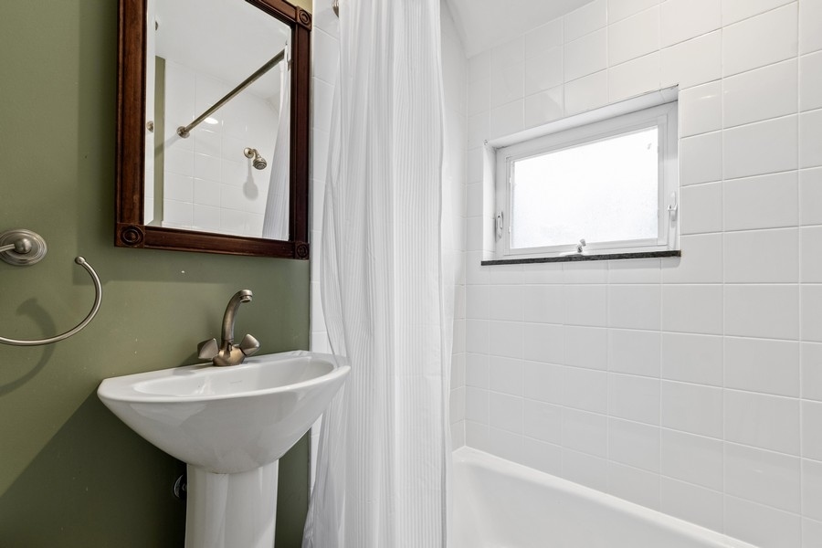 1806 Sunset Road Highland Park, IL 60035 - Photo 17 of 27 a bathroom with a sink and a mirror