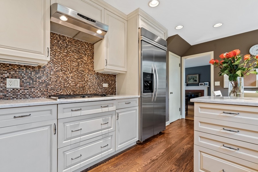 1806 Sunset Road Highland Park, IL 60035 - Photo 6 of 27 a bathroom with a sink and a mirror