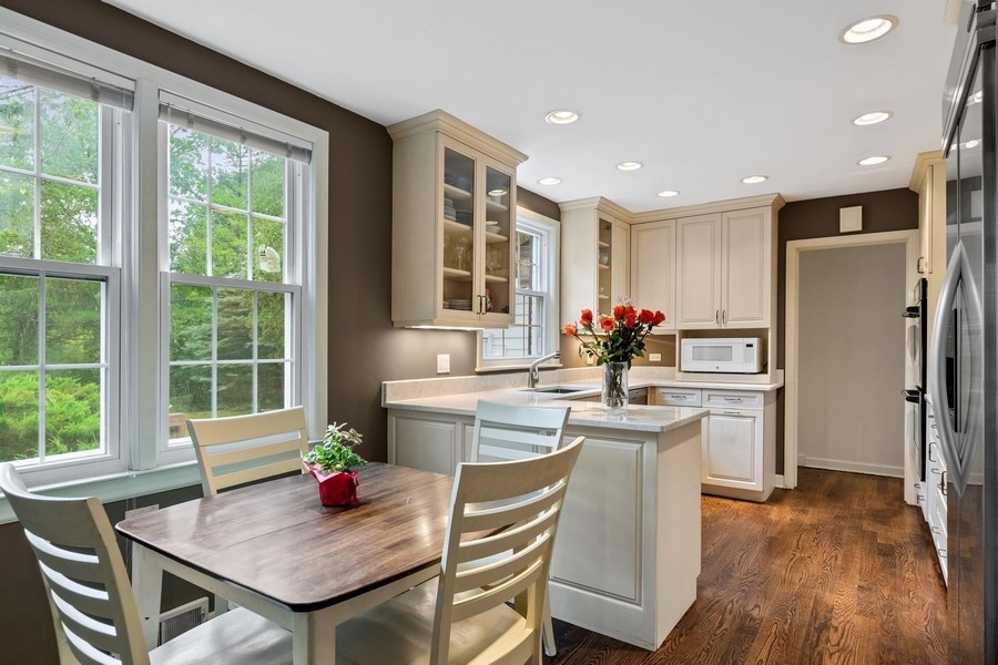 1806 Sunset Road Highland Park, IL 60035 - Photo 9 of 27 a kitchen with a table and chairs