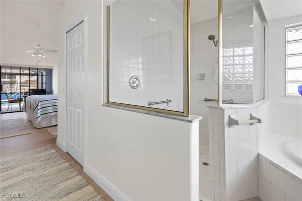 a en suite bathroom with a shower