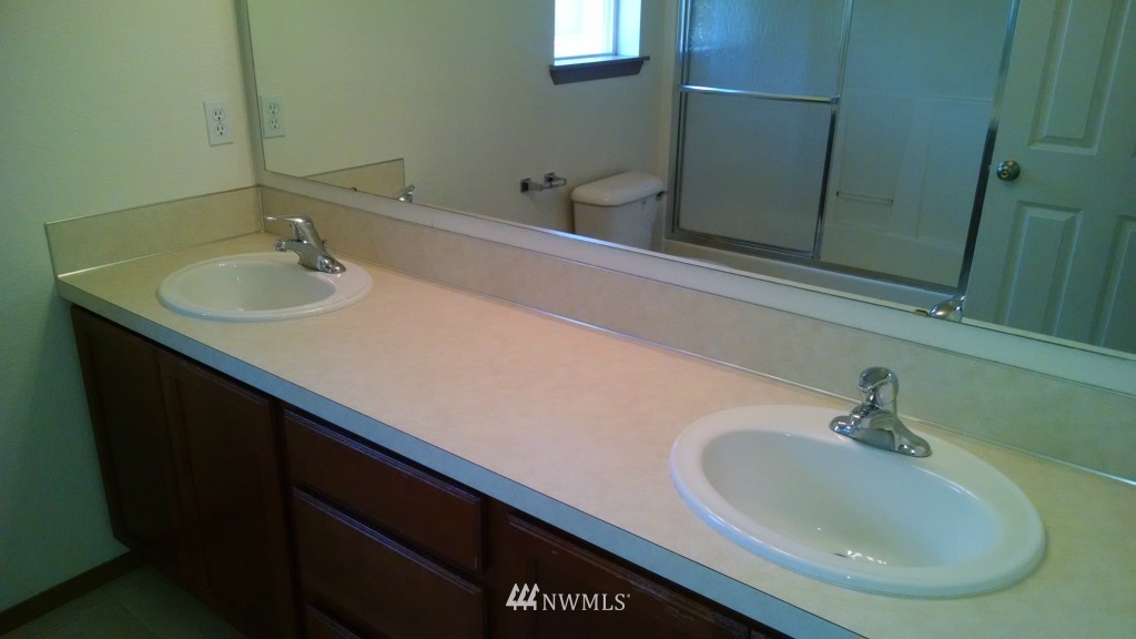 8320 49th Loop Southeast Olympia, WA 98513 - Photo 11 of 23 Gallery Image 11