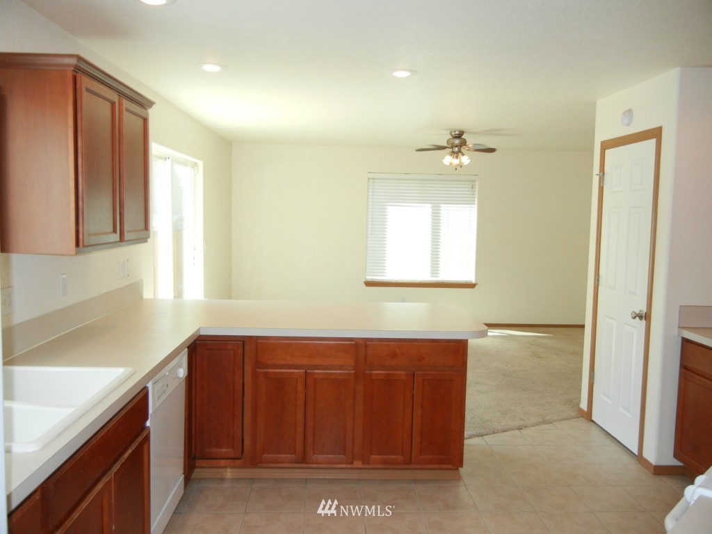 8320 49th Loop Southeast Olympia, WA 98513 - Photo 4 of 23 Gallery Image 4