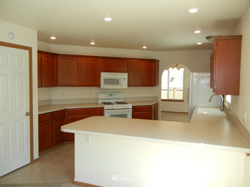 8320 49th Loop Southeast Olympia, WA 98513 - Photo 5 of 23 Gallery Image 5
