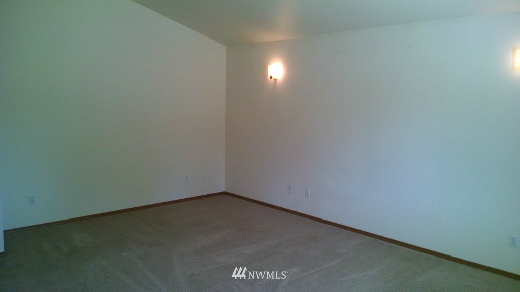 8320 49th Loop Southeast Olympia, WA 98513 - Photo 10 of 23 Gallery Image 10