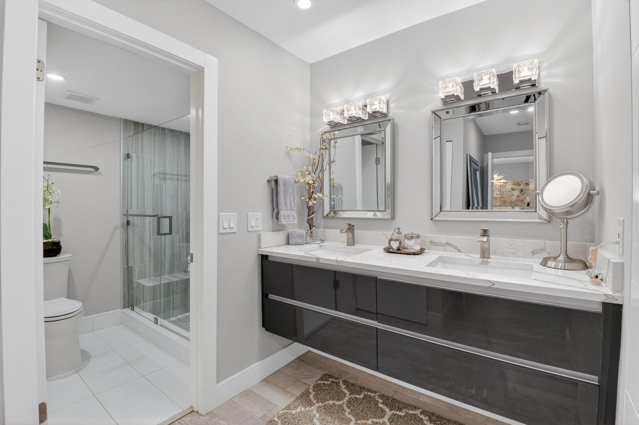 9299 Vista Del Lago, Unit 16D Boca Raton, FL 33428 - Photo 21 of 39 Primary Bathroom