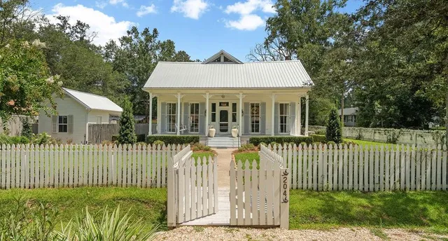$1,030,000 | 204 West 15th Avenue, Covington, LA 70433