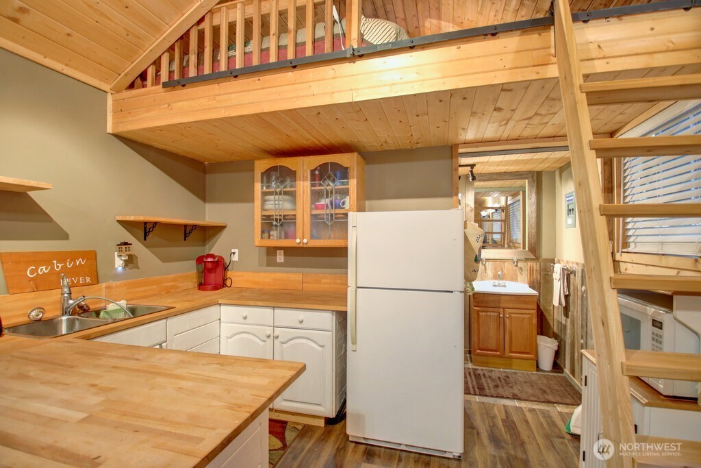 2061 Exit Road Maple Falls, WA 98266 - Photo 9 of 32