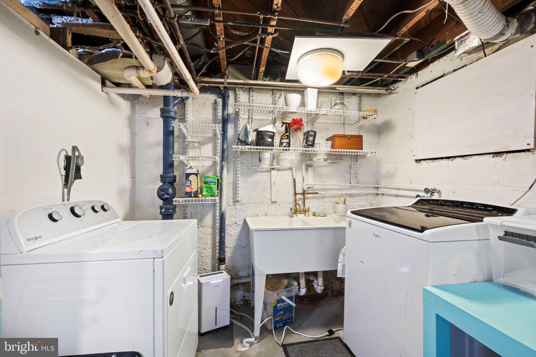 2904 Russell Road Alexandria, VA 22305 - Photo 37 of 52 a utility room with dryer and washer