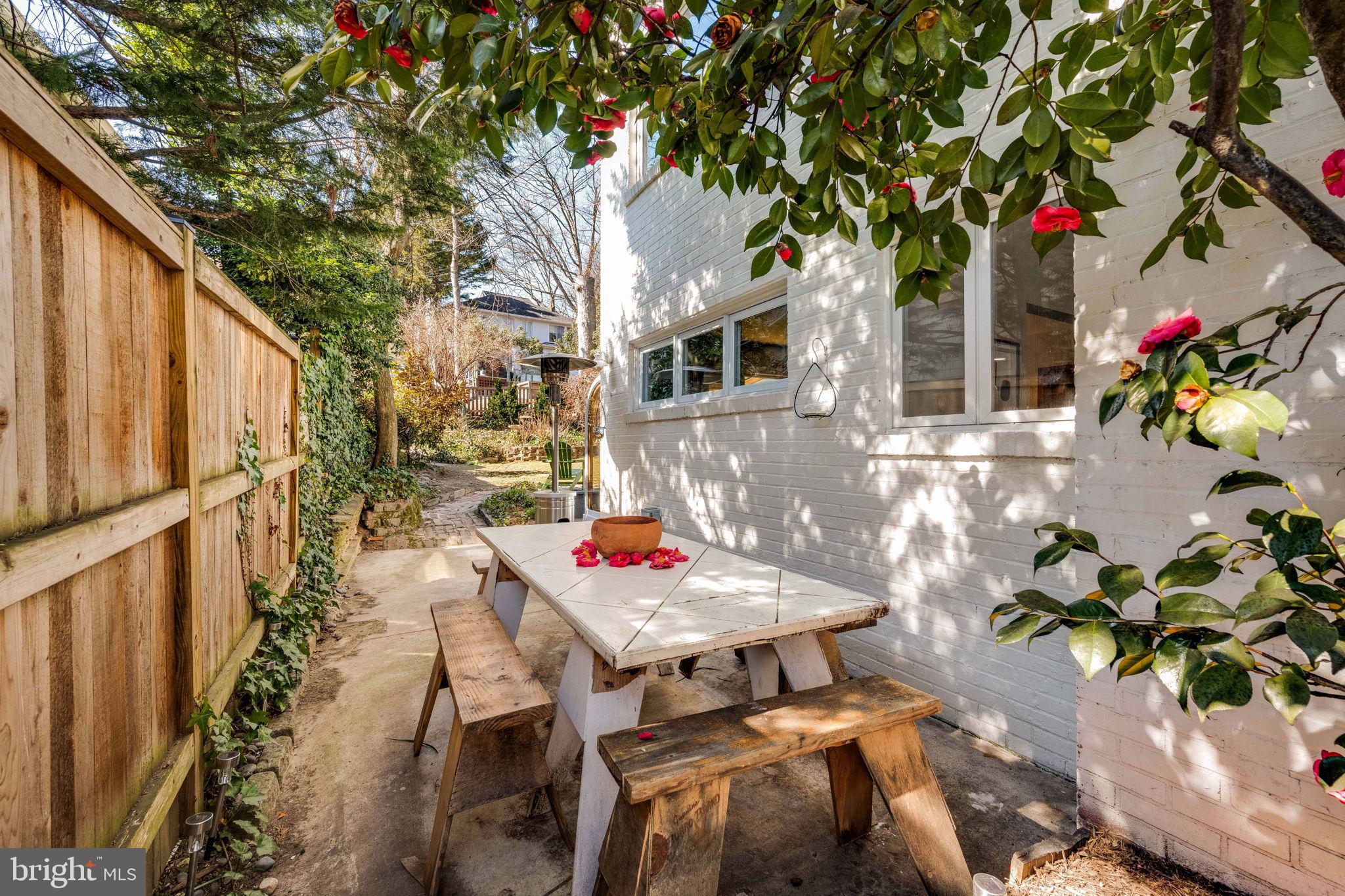 2904 Russell Road Alexandria, VA 22305 - Photo 46 of 52 picnic area, just add twinkle lights!