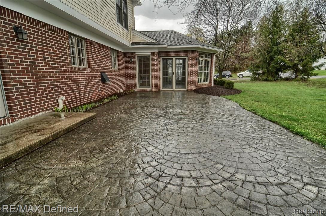 4237 Fieldbrook Road West Bloomfield, MI 48323 - Photo 38 of 41 Patio.jpg