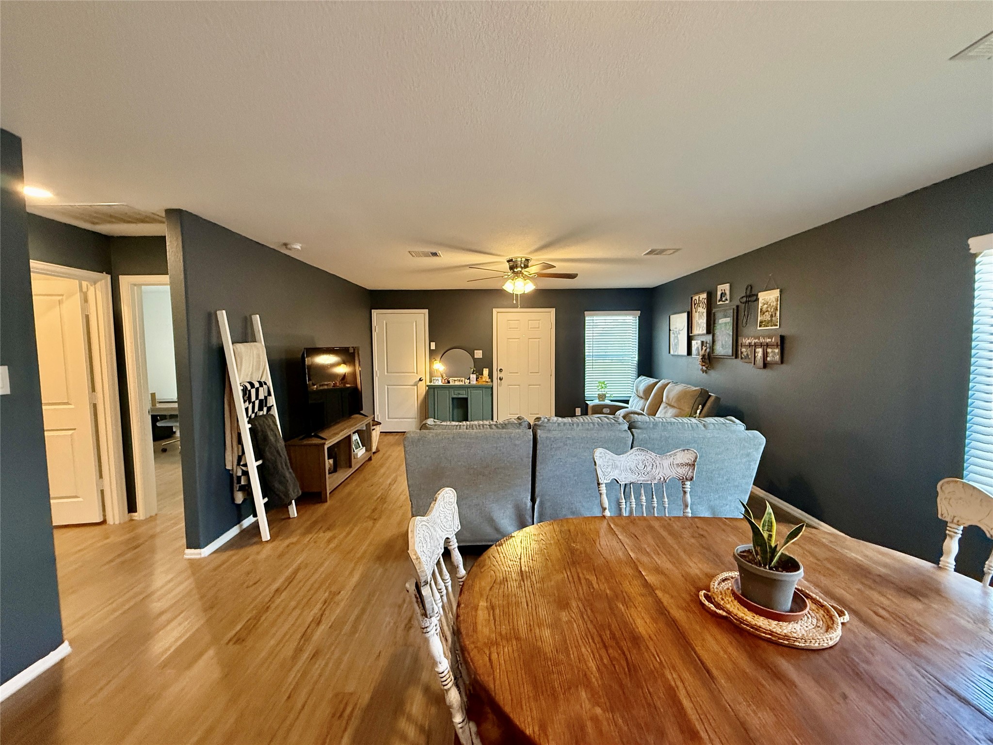 216 Bennett Street Angleton, TX 77515 - Photo 11 of 45 Gallery Image 11