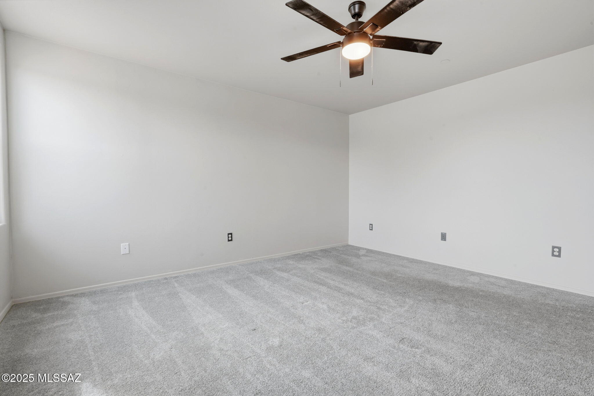 1458 North Wentworth Road Vail, AZ 85641 - Photo 21 of 44 a view of an empty room