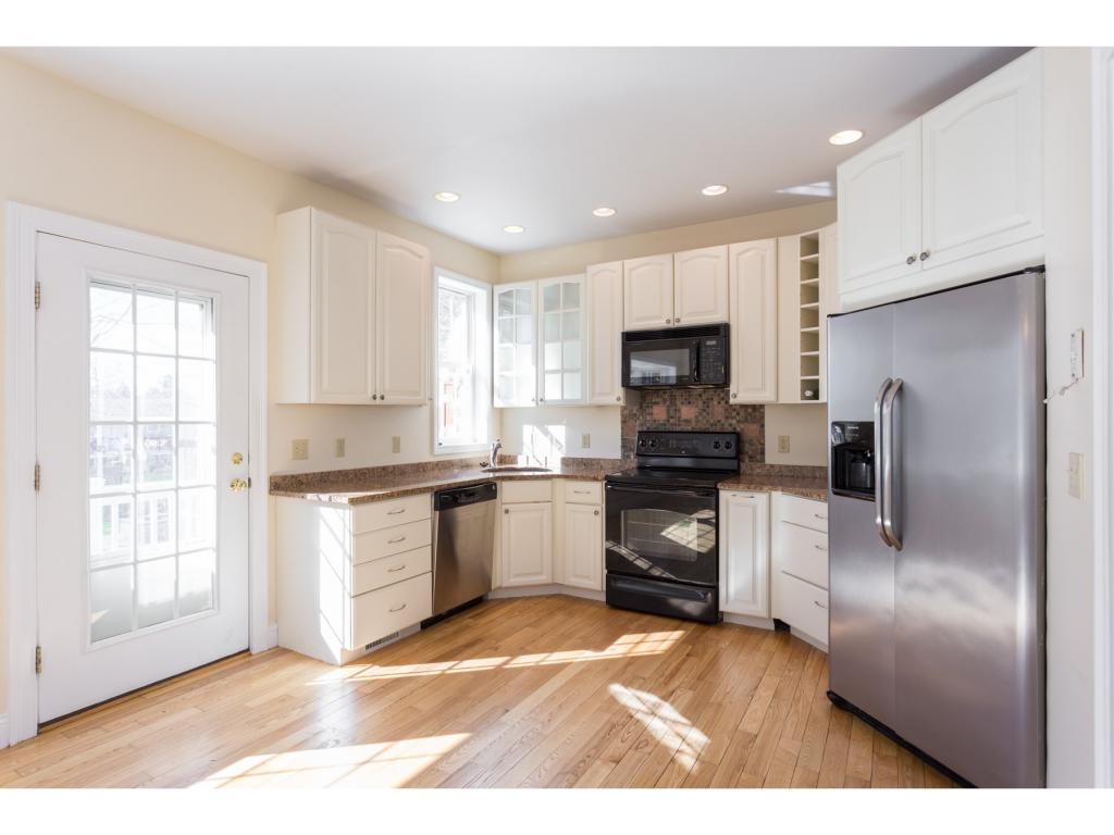 218 Front Street Exeter, NH 03833 - Photo 4 of 31