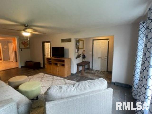 1917 Groth Street Springfield, IL 62703 - Photo 5 of 26 Gallery Image 5