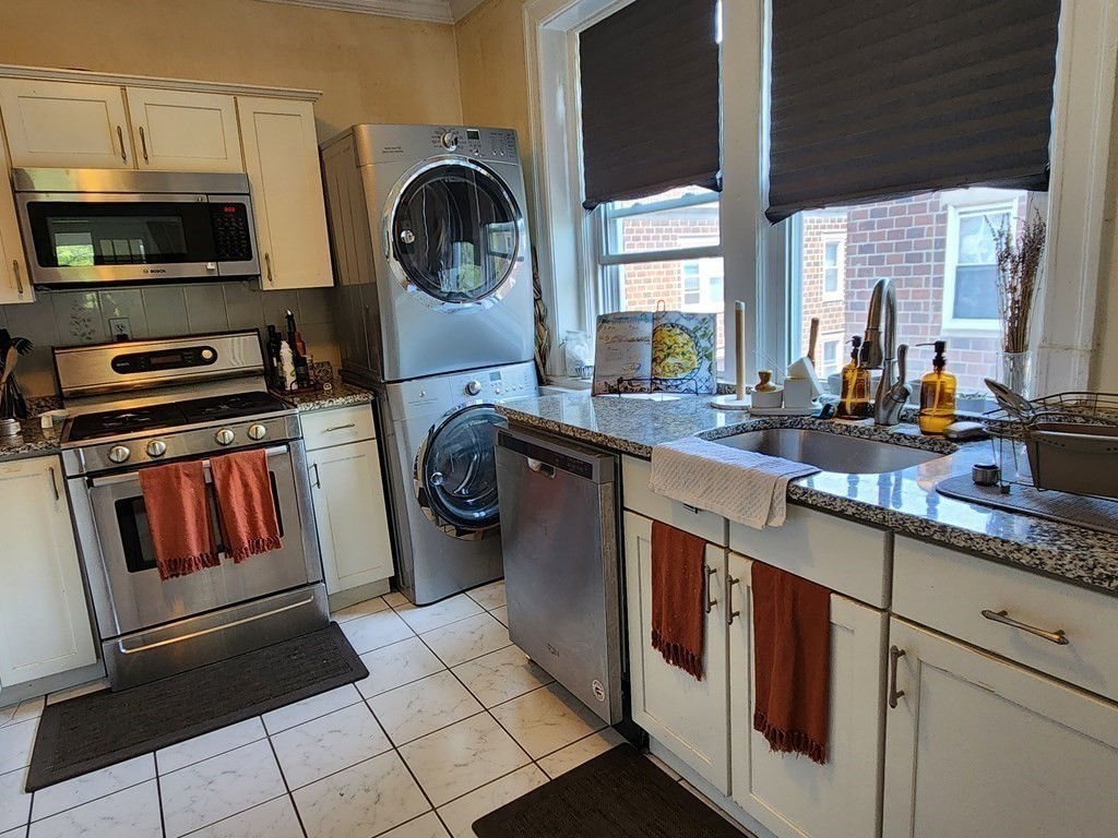 55 Thatcher Street, Unit 6 Brookline, MA 02446 - Photo 9 of 31