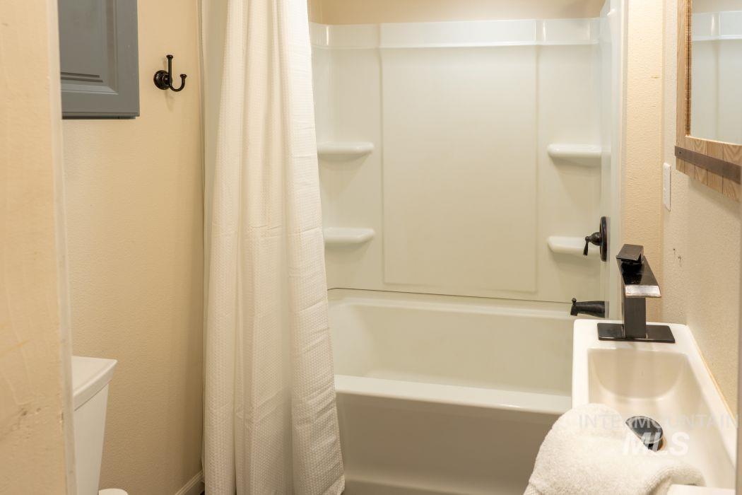 112 South Asbury Street Moscow, ID 83843 - Photo 16 of 26 Full bathroom featuring shower / bath combo and a textured wall