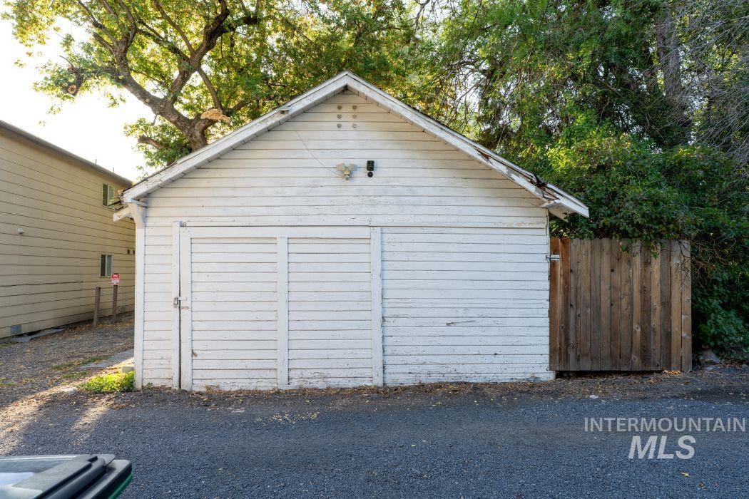 112 South Asbury Street Moscow, ID 83843 - Photo 21 of 26 View of detached garage