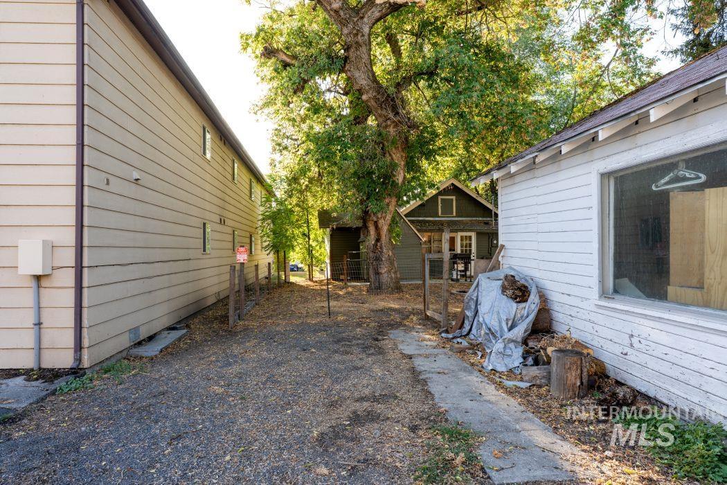 112 South Asbury Street Moscow, ID 83843 - Photo 22 of 26 View of side of home