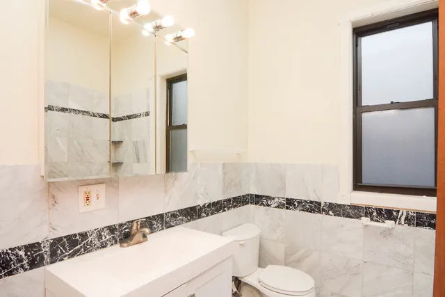 $2,600 | 2827 North Milwaukee Avenue, Unit 1, Chicago, IL 60618