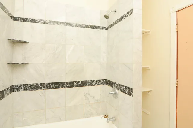 $2,600 | 2827 North Milwaukee Avenue, Unit 1, Chicago, IL 60618