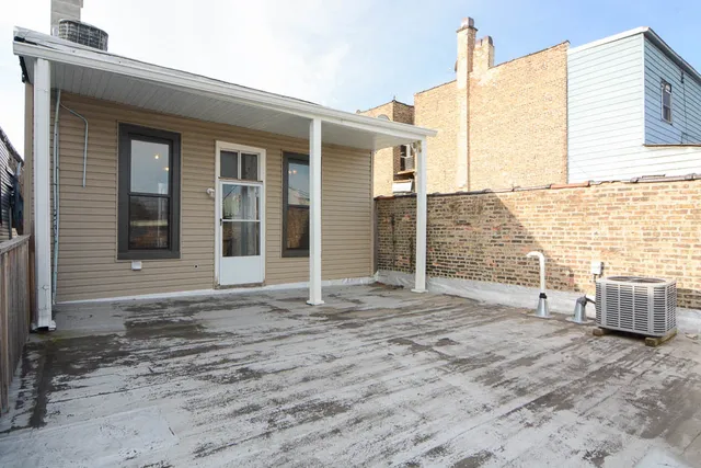 $2,600 | 2827 North Milwaukee Avenue, Unit 1, Chicago, IL 60618