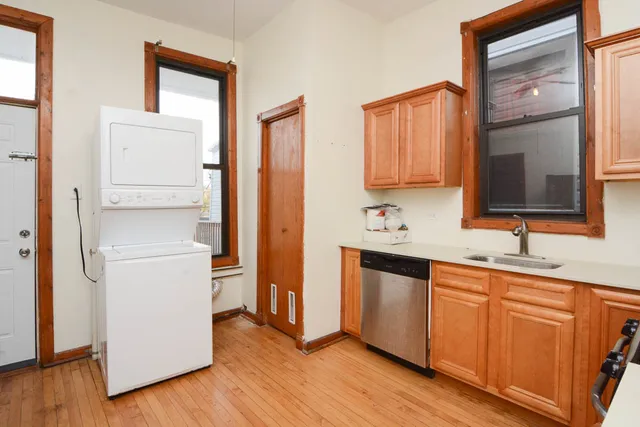$2,600 | 2827 North Milwaukee Avenue, Unit 1, Chicago, IL 60618