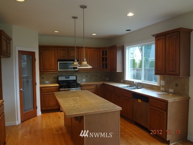 5408 Northeast 13th Street Renton, WA 98059 - Photo 4 of 15