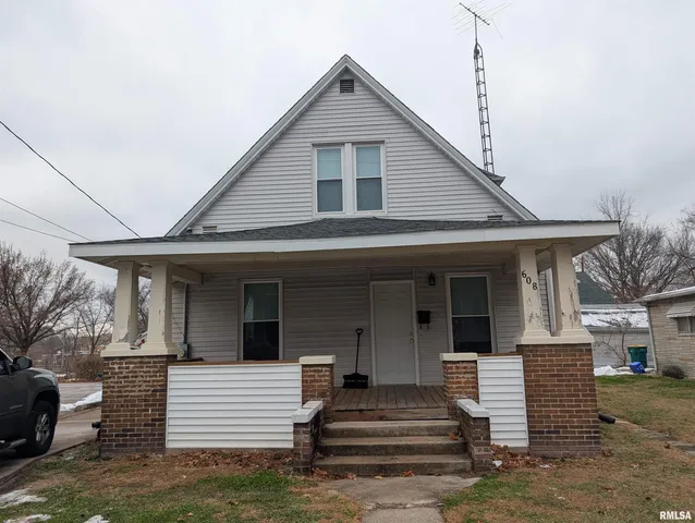 $95,000 | 608 West Calhoun Street, Macomb, IL 61455