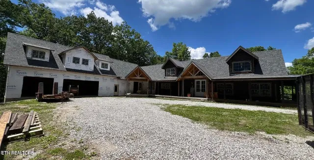 $769,000 | 1631 Grave Hill Road, Oneida, TN 37841