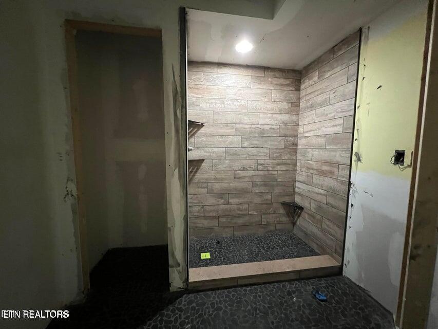 1631 Grave Hill Road Oneida, TN 37841 - Photo 17 of 36 20240424162212756970000000-o