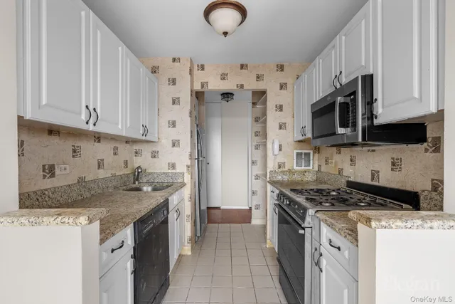 $925,000 | 11201 Queens Boulevard, Unit 16F | Forest Hills