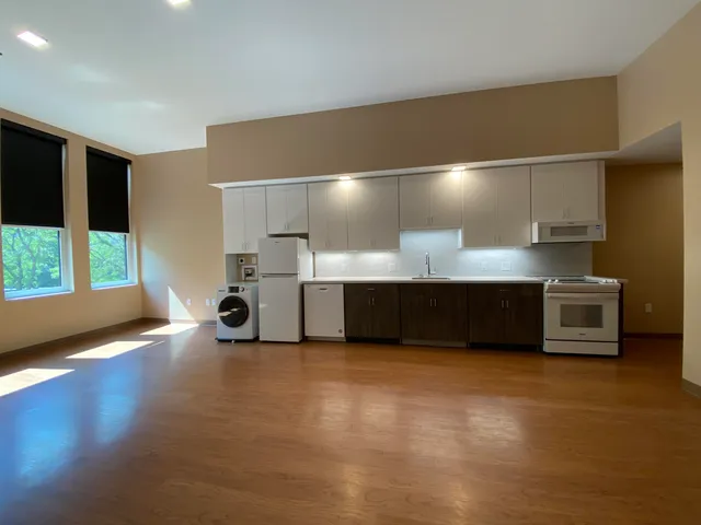 $2,221 | 83 Hanover Street, Unit 203, Manchester, NH 03101