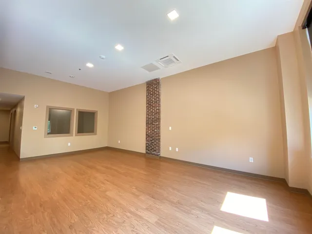 $2,221 | 83 Hanover Street, Unit 203, Manchester, NH 03101