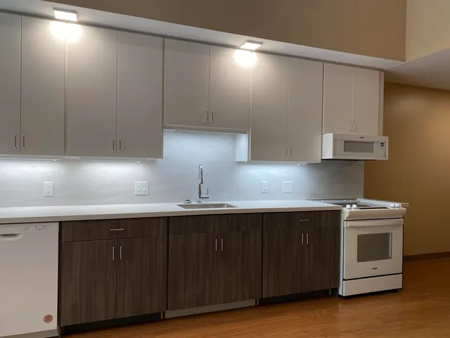 $2,221 | 83 Hanover Street, Unit 203, Manchester, NH 03101