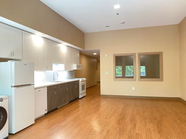 $2,221 | 83 Hanover Street, Unit 203, Manchester, NH 03101