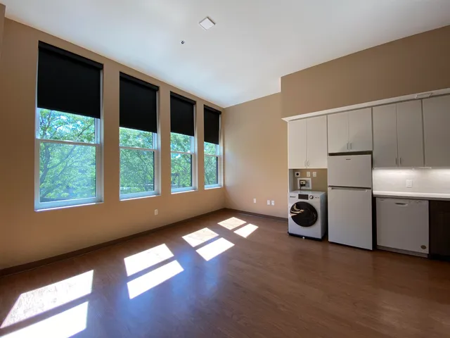 $2,221 | 83 Hanover Street, Unit 203, Manchester, NH 03101