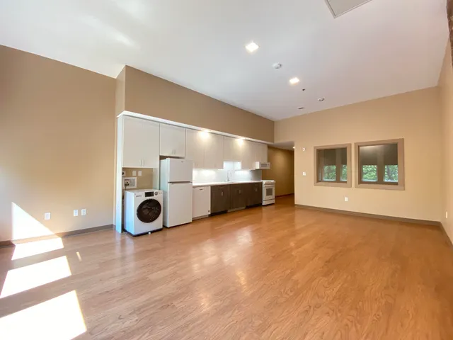 $2,221 | 83 Hanover Street, Unit 203, Manchester, NH 03101