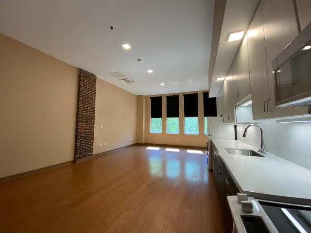 $2,221 | 83 Hanover Street, Unit 203, Manchester, NH 03101